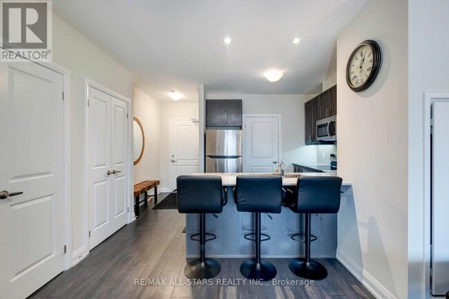 Photo du bâtiment - 5917 Main St