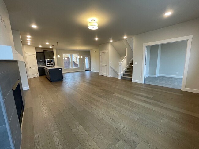 Family Room - 12323 SW Strobel Rd