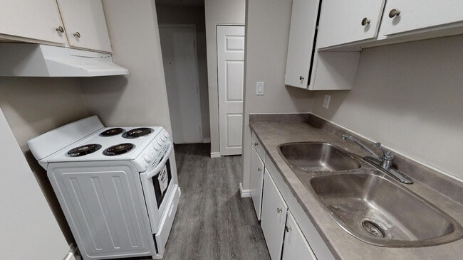 Building Photo - Prima Villa