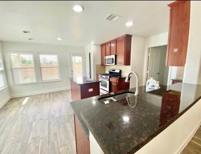 Foto del edificio - 6326 Saragosa Crossing Ln