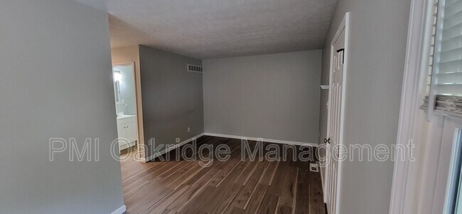 Foto del edificio - 3477 Waynesville Rd