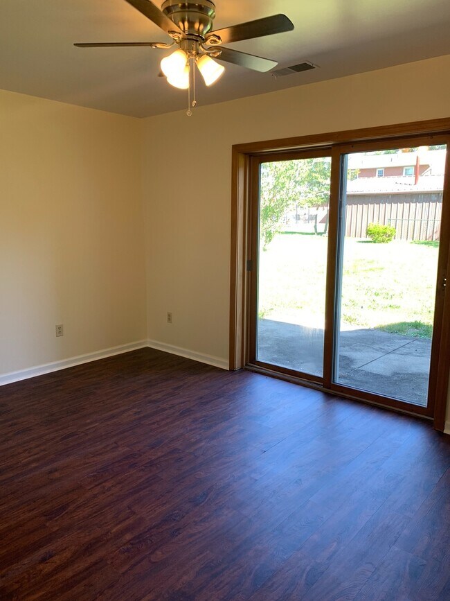 Foto del edificio - 869 Shannon Rd