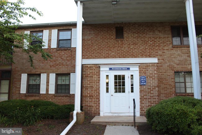 Building Photo - 111 Riversedge Dr