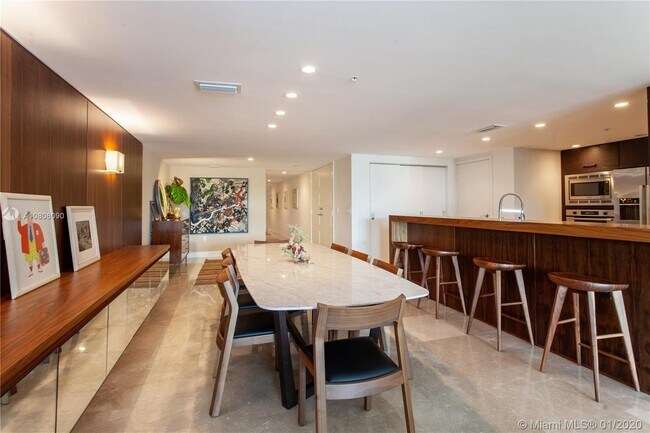 Foto del edificio - 9400 W Bay Harbor Dr