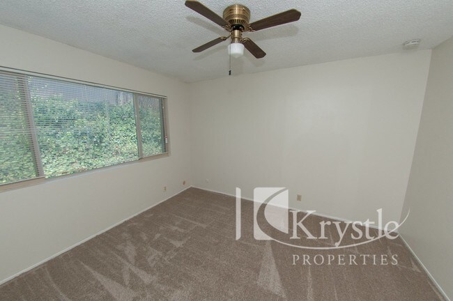 Building Photo - Nice layout to condo near Hwy 29 and Hwy 37
