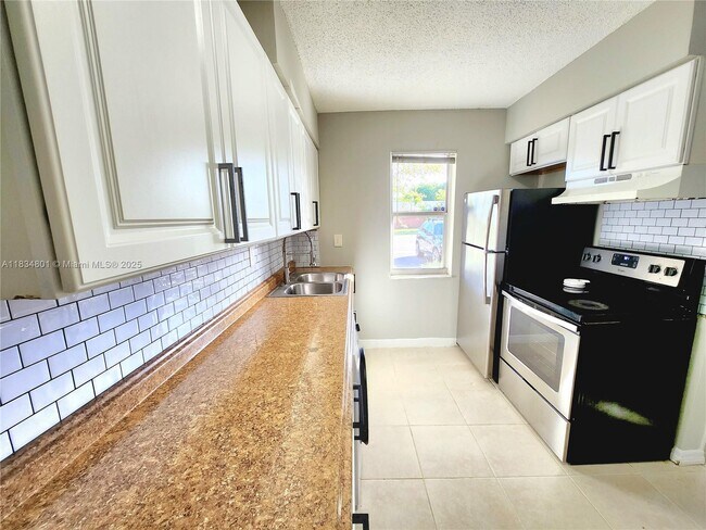Foto del edificio - 191 SW 15th St