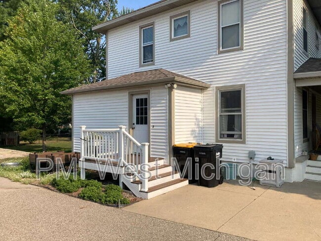 Building Photo - 2574 Sherwood St SW