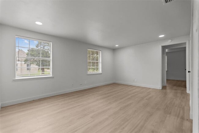 Building Photo - 515 W Houston St