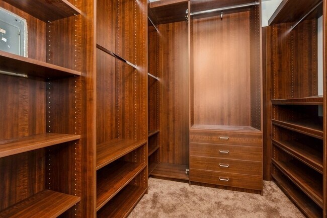 Foto del edificio - 6700 S South Shore Dr