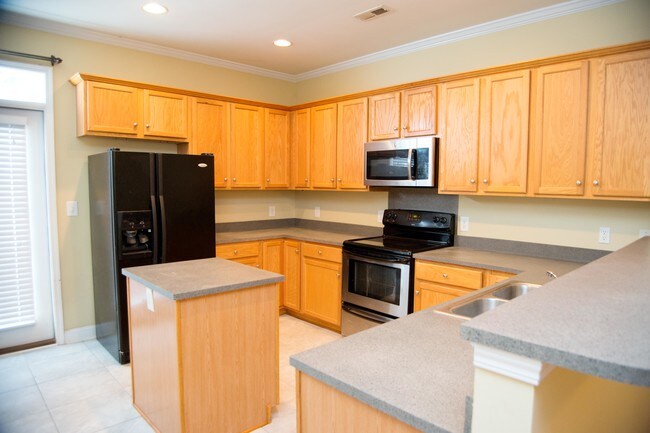 Kitchen - 337 Park Square Pl