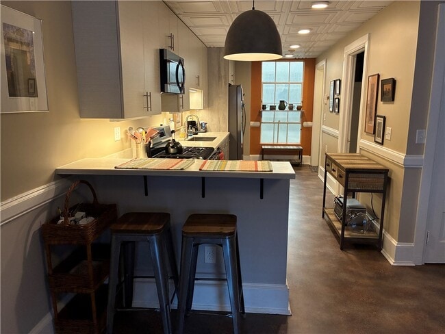 Building Photo - 136 E State St