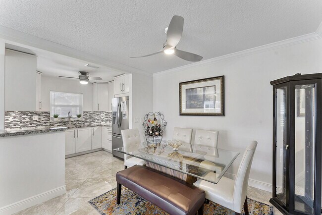 Foto del edificio - 5037 Lakefront Blvd