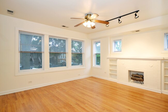 Living Room - 4654 N Avers Ave