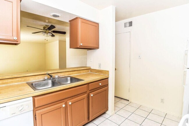 Foto del edificio - 2221 Stella St