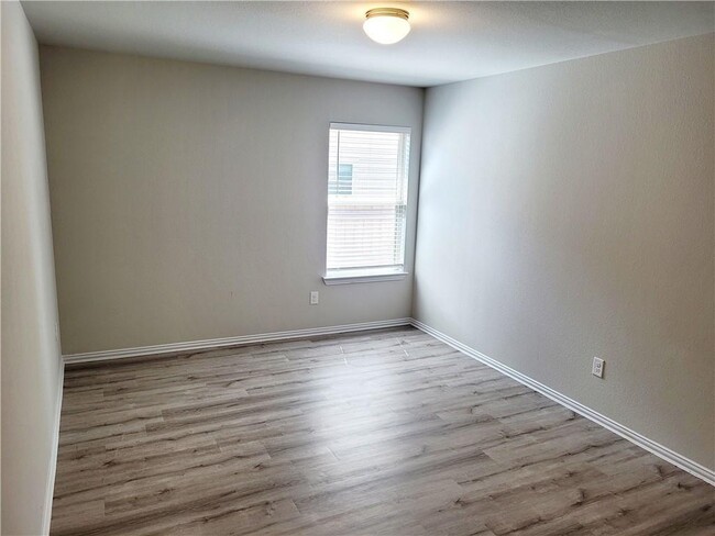 Building Photo - 300 Bright Star Ln