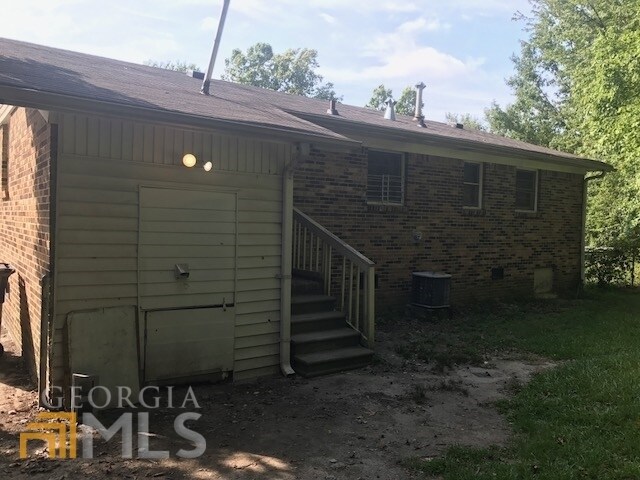 Building Photo - 300 Cedar Wood Ct SW