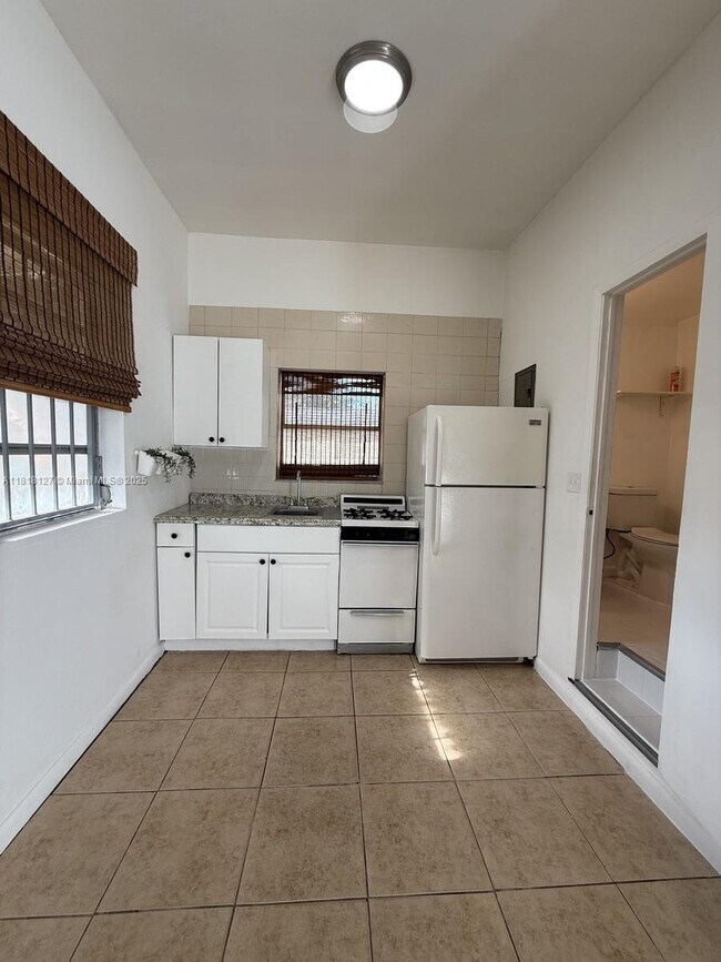 Foto del edificio - 242 NE 127th St
