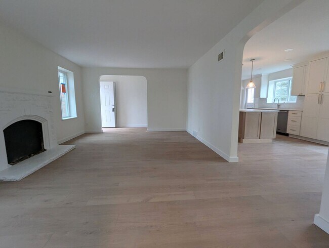 Foto del edificio - High end, 2-bedroom 2-bathroom single family home in Webster Groves!