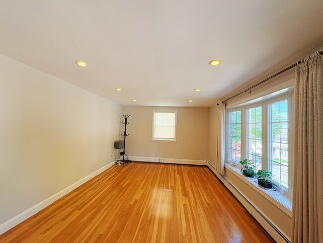 Building Photo - 55 Sutherland Rd