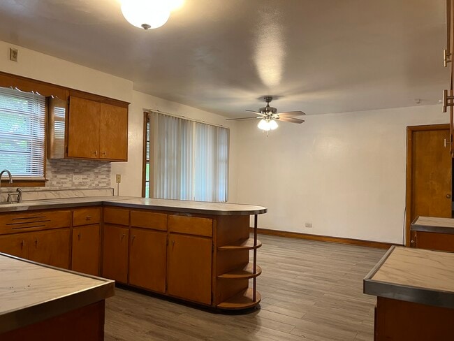 Foto del edificio - 7159 S Sacramento Ave
