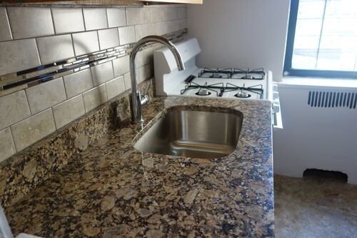 Building Photo - 255 E 176th St