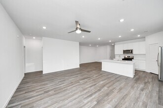 Building Photo - 6003 Bella Breeze Dr