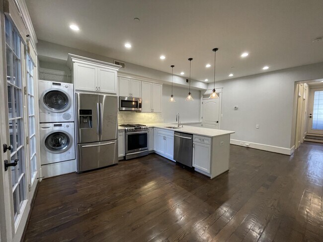 Building Photo - 1611 1st St NW