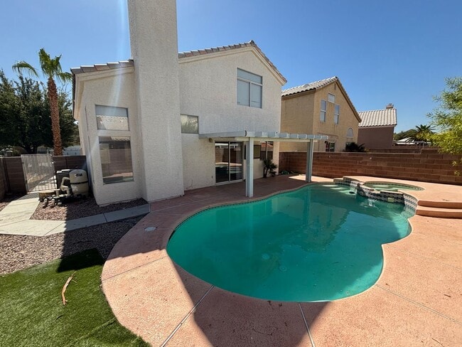 Building Photo - Gorgeous 5Bed/2Bath Home located in Sunris...