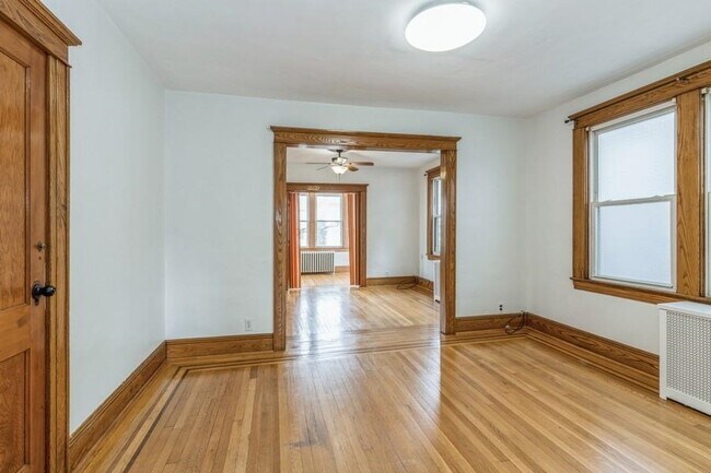 Building Photo - 623 36th St