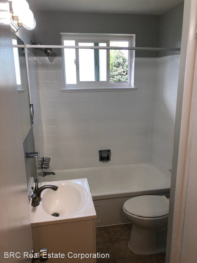Building Photo - 1 br, 1 bath Apartment - 6700 West 37th Place