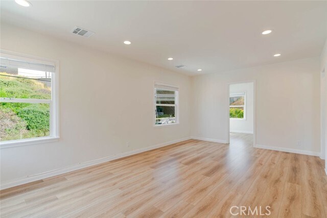 Foto del edificio - 1466 Stanley Ave