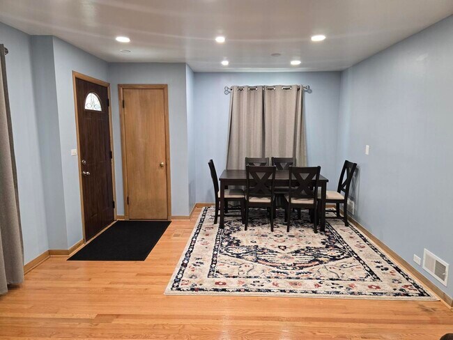 Foto del edificio - 5151 N Meade Ave