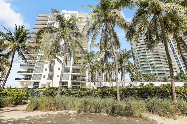 Building Photo - 10275 Collins Ave