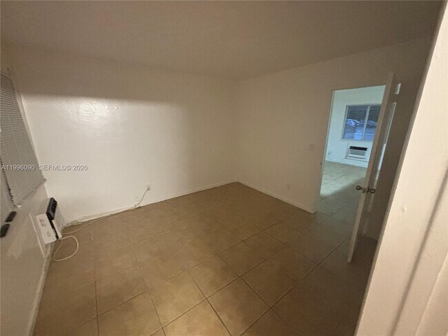 Foto del edificio - 610 NE 12th Ave