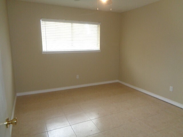 Foto del edificio - 14022 Greenway Dr