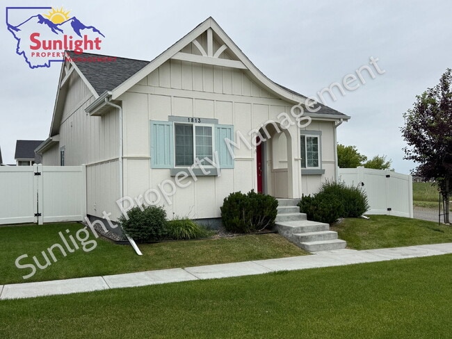 Building Photo - Modern 2 Bed 2 Bath Single Family Home that allows small pets!
