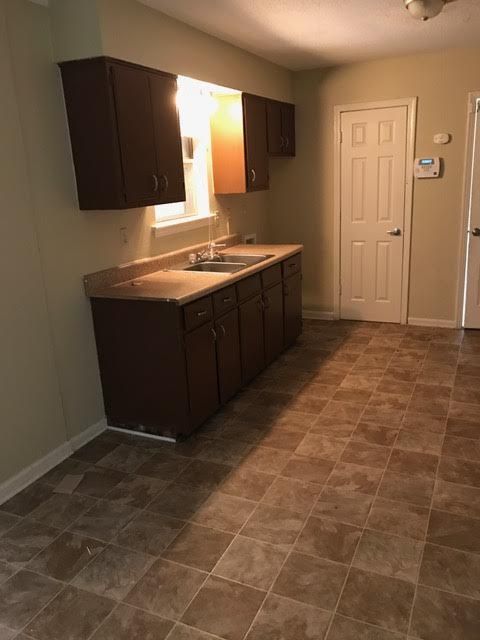 Building Photo - 4620 Spring Valley Dr