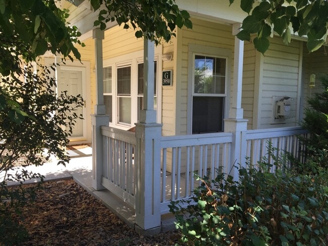 Building Photo - Beautiful 3 Bed, 2.5 Bath Wellman Creek To...