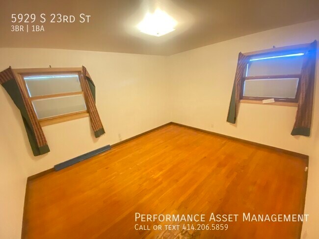 Foto del edificio - BEAUTIFUL 3 BEDROOM 2 BATH