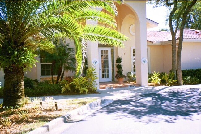 Building Photo - 4212 Central Sarasota Pky