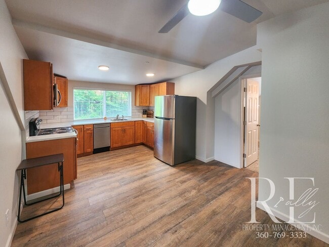 Building Photo - Remodel with Water View | 2BR Near Annapol...