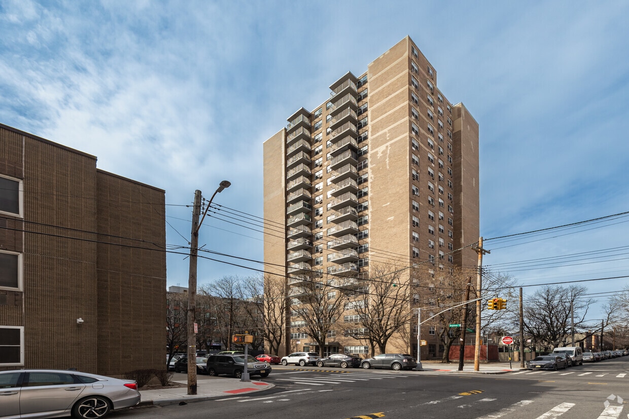 Building Photo - Hegeman Avenue House