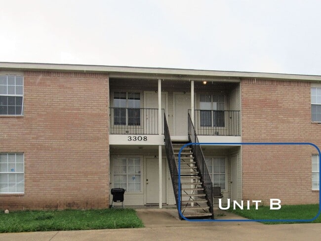 Building Photo - 3308 Hereford Ln