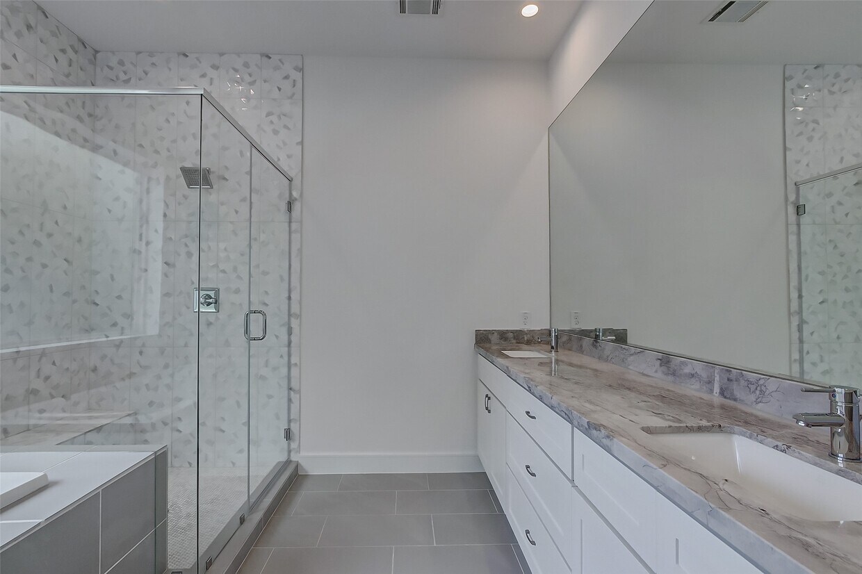 Foto del edificio - 8926 Spring Knoll Forest Dr