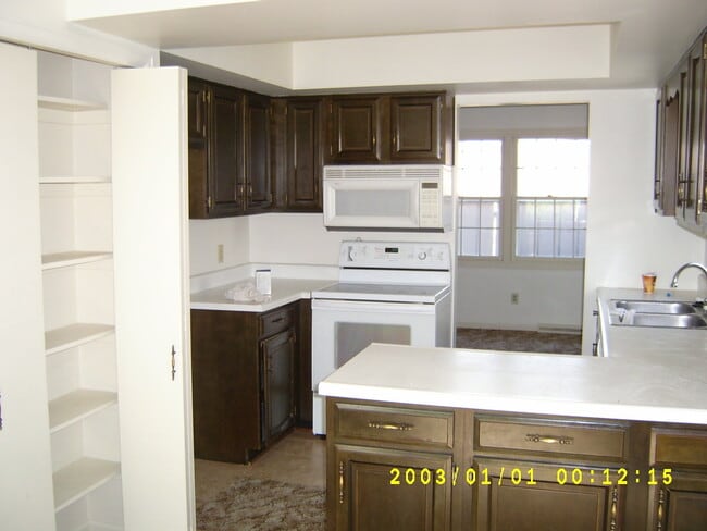 Kitchen - 5745 Summit St