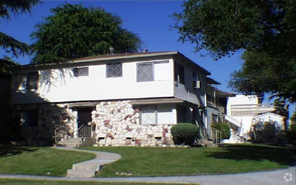Building Photo - 665 W Doran St