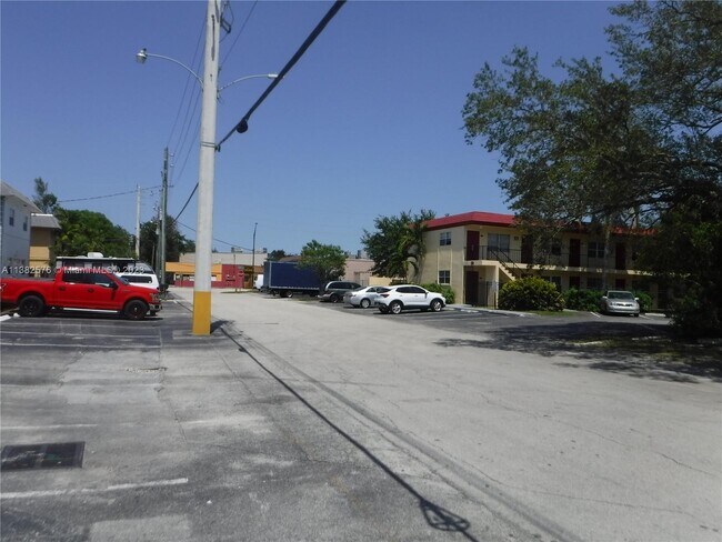 Foto del edificio - 1028 NE 39th Dr