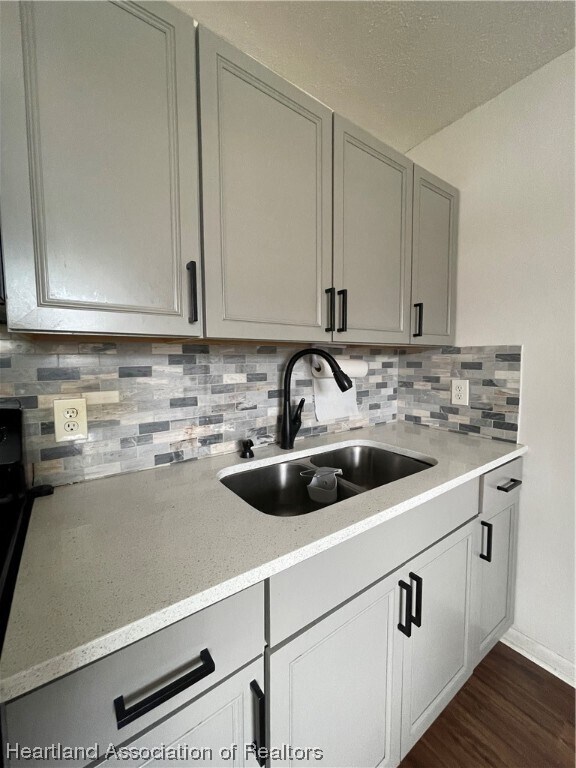 Building Photo - 492 Las Palmas Cir