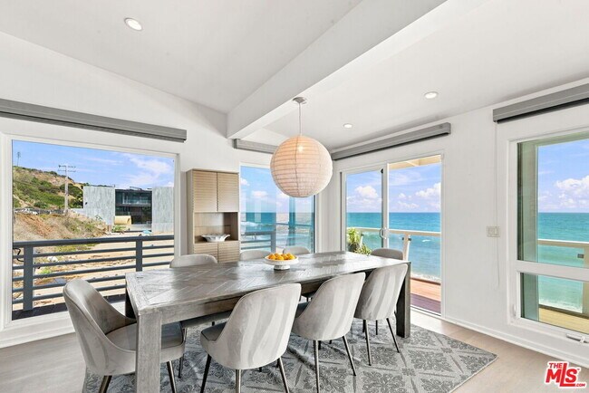 Foto del edificio - 24742 Malibu Rd