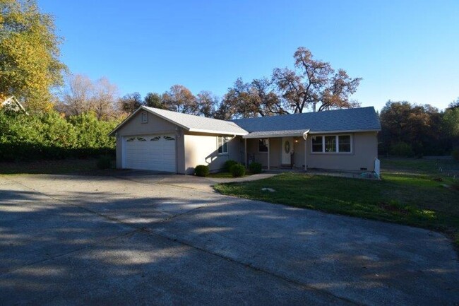 Building Photo - Newly Remodeled Lake of the Pines Home